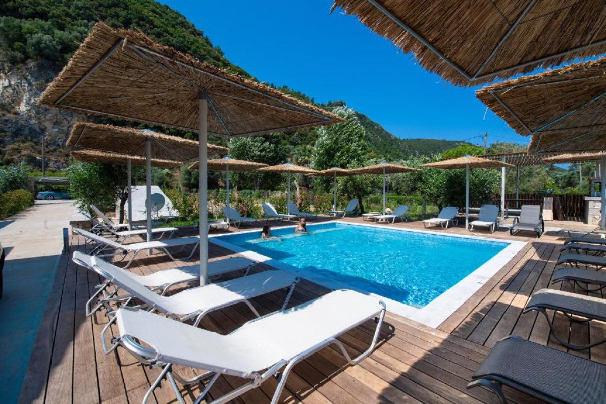 Kastro Maisonettes With Private Pool (F)