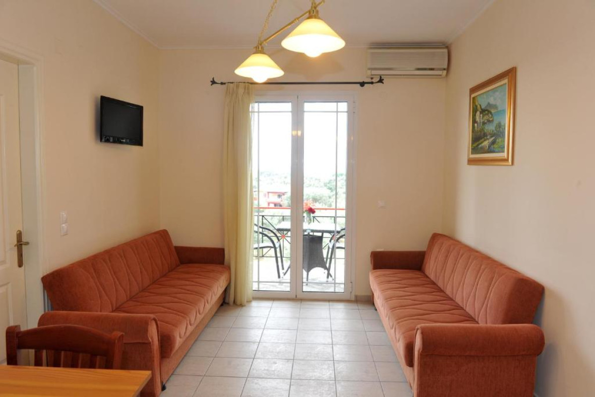 Kastro Maisonettes With Private Pool (F)
