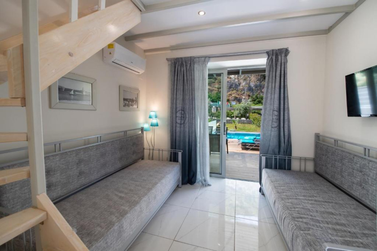 Kastro Maisonettes With Private Pool (F)
