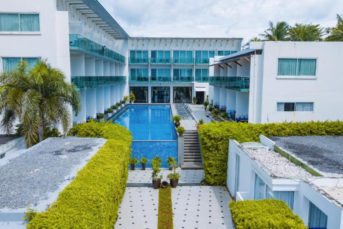 KC Beach Club & Pool Villas