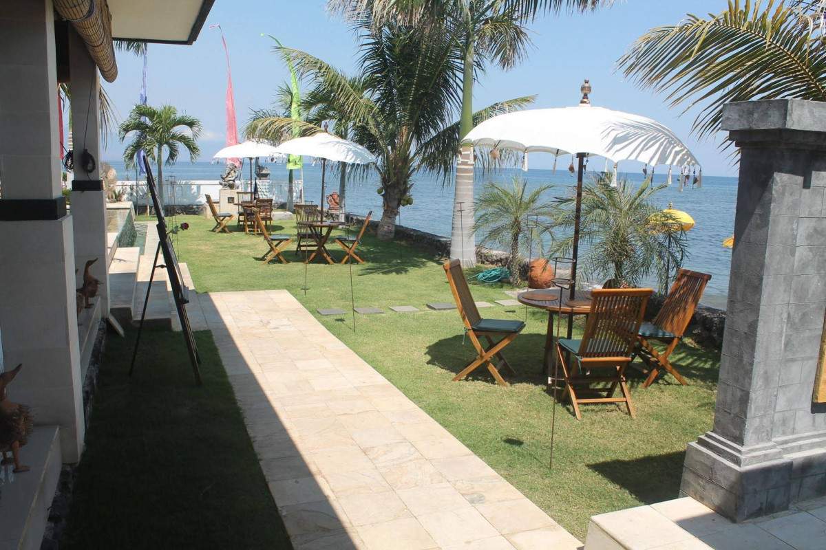Kelapa Lovina Beach Villa
