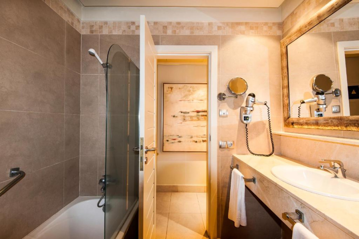 KN Arenas del Mar Beach & Spa Hotel