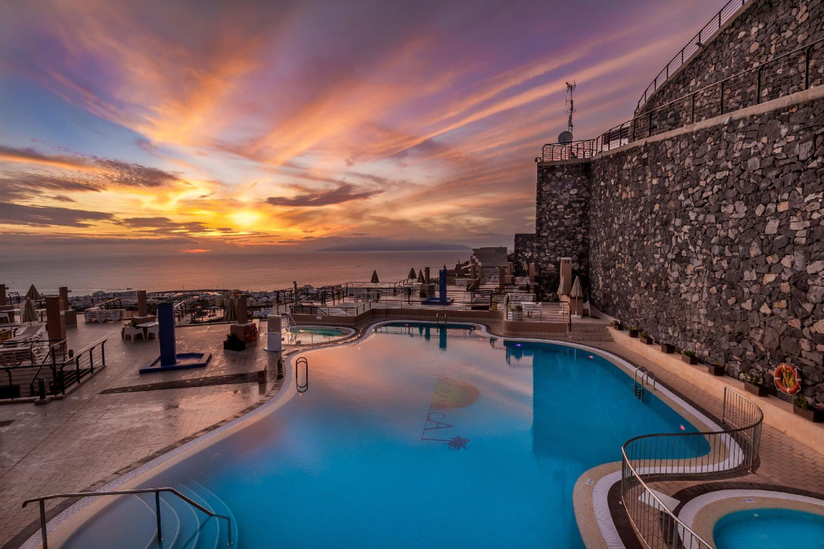 KN PANORAMICA HEIGHTS APART-HOTEL