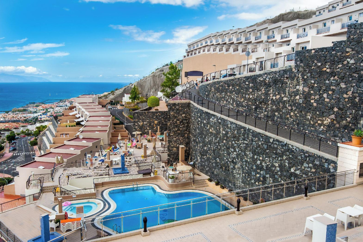 KN PANORAMICA HEIGHTS APART-HOTEL