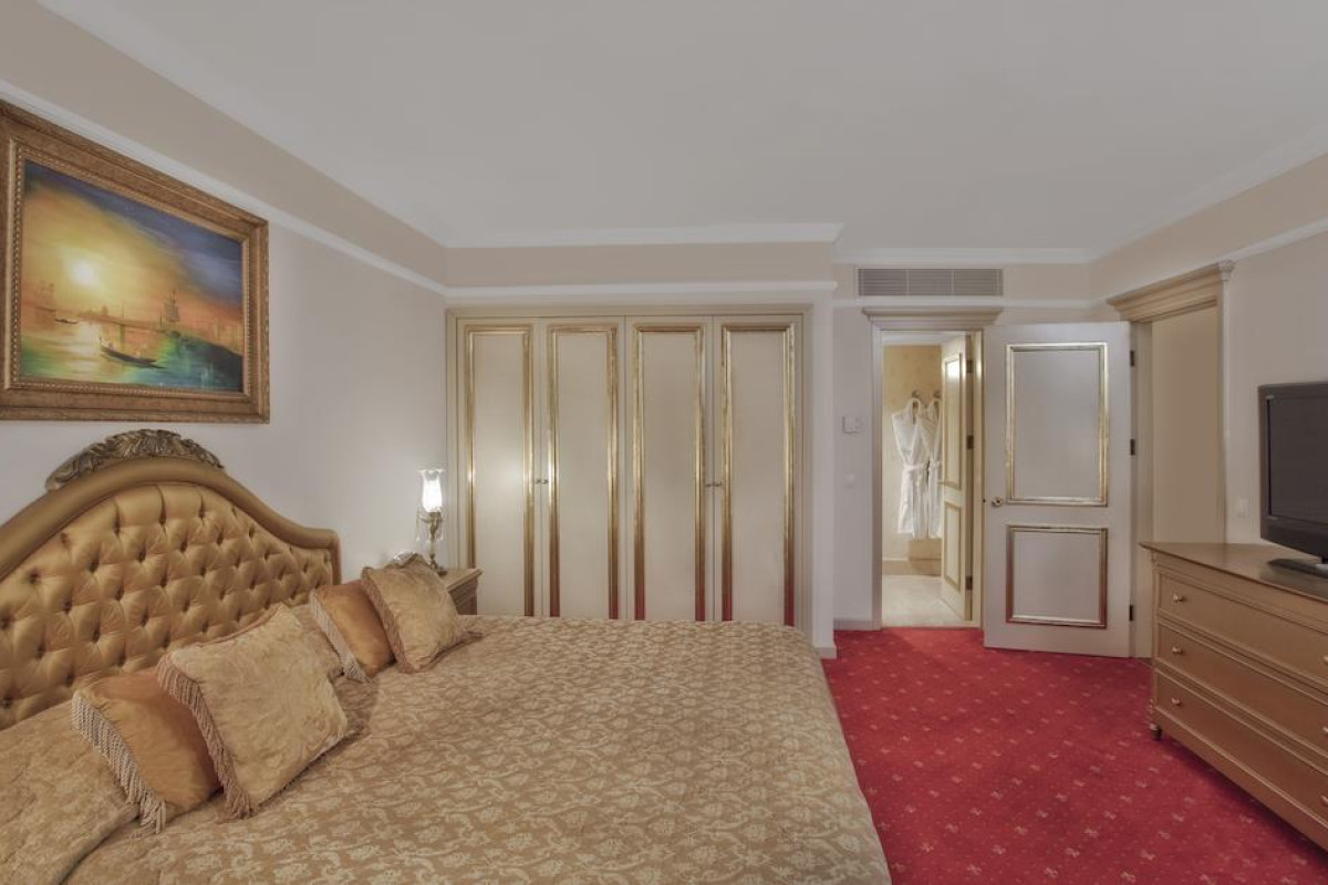KREMLIN PALACE (EX ASTERIA KREMLIN PALACE)