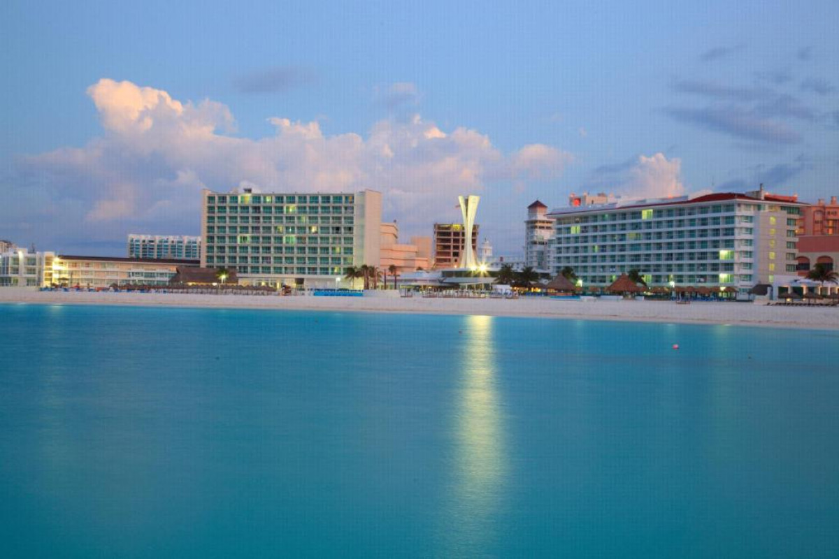 Krystal Resort Cancun