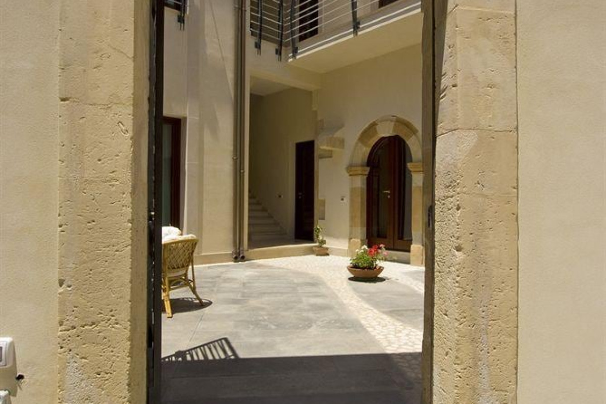Kyanos Residence