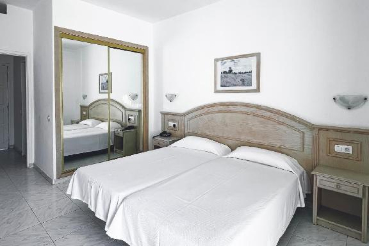 La Carabela Apartamentos
