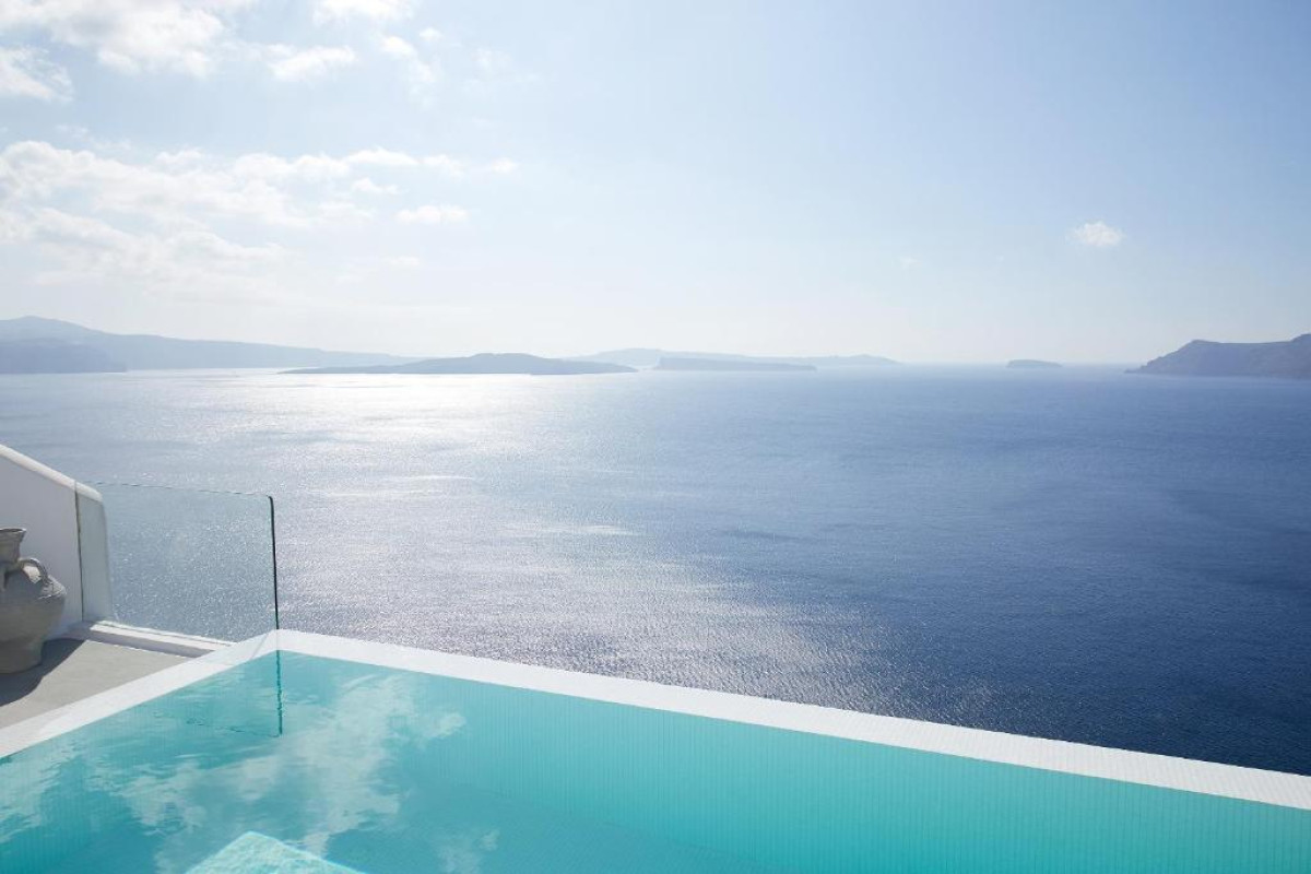 La Perla Villas & Suites