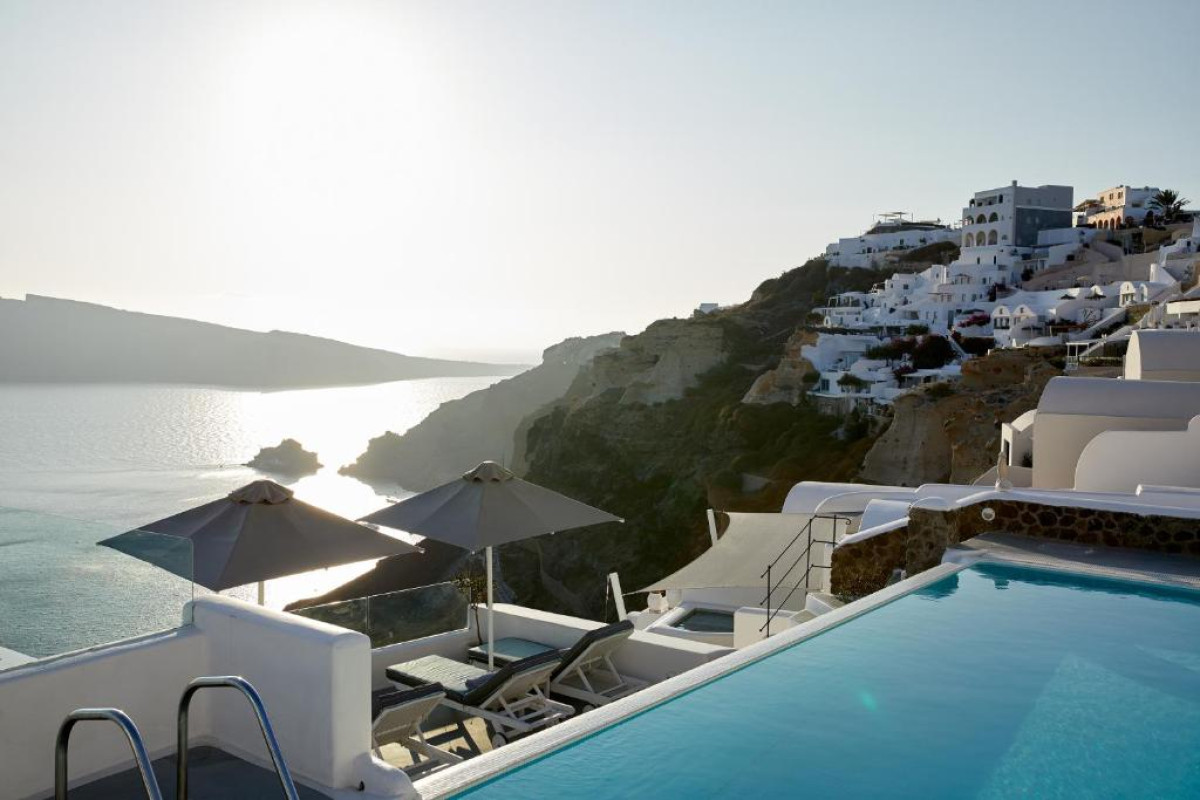 La Perla Villas & Suites