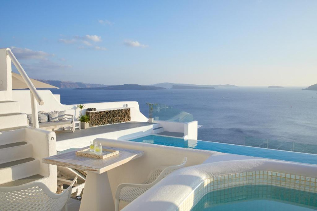 La Perla Villas & Suites