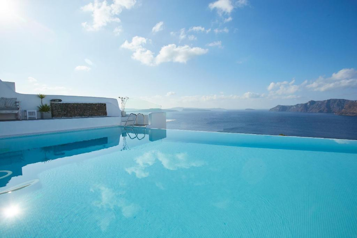 La Perla Villas & Suites