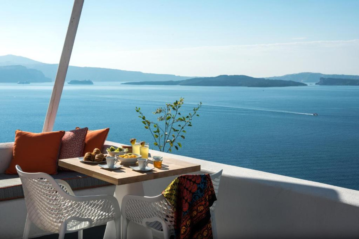 La Perla Villas & Suites