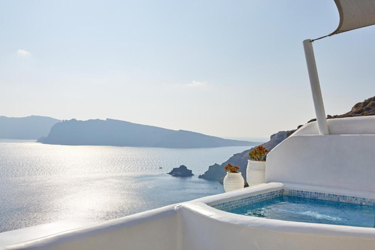 La Perla Villas & Suites