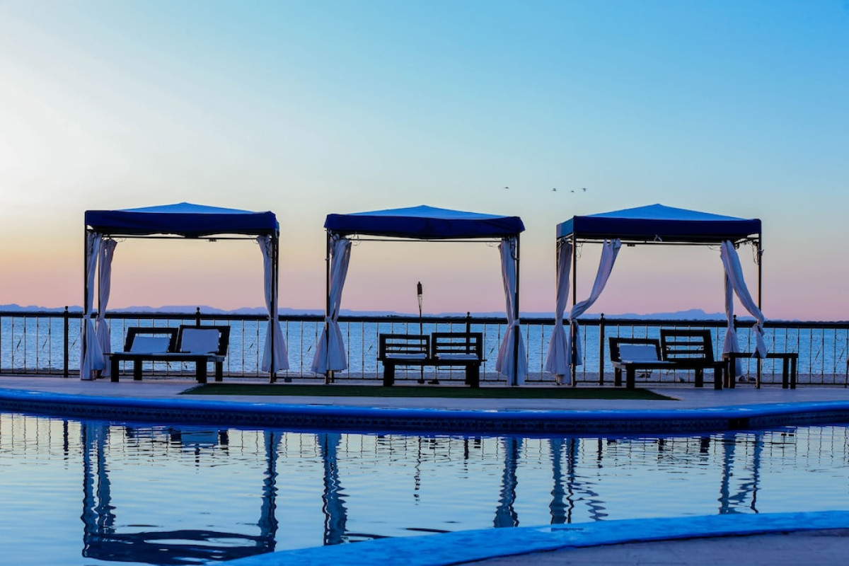 LA POSADA AND BEACH CLUB