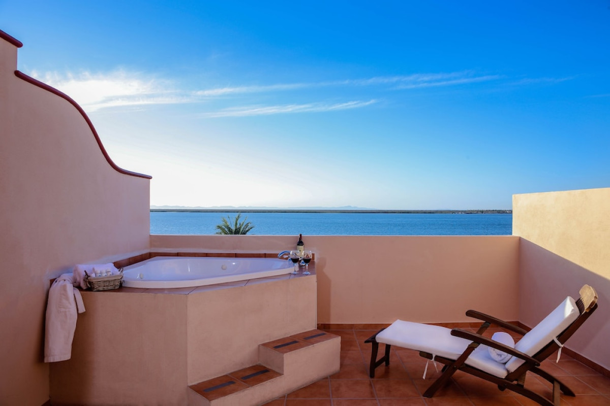 LA POSADA AND BEACH CLUB