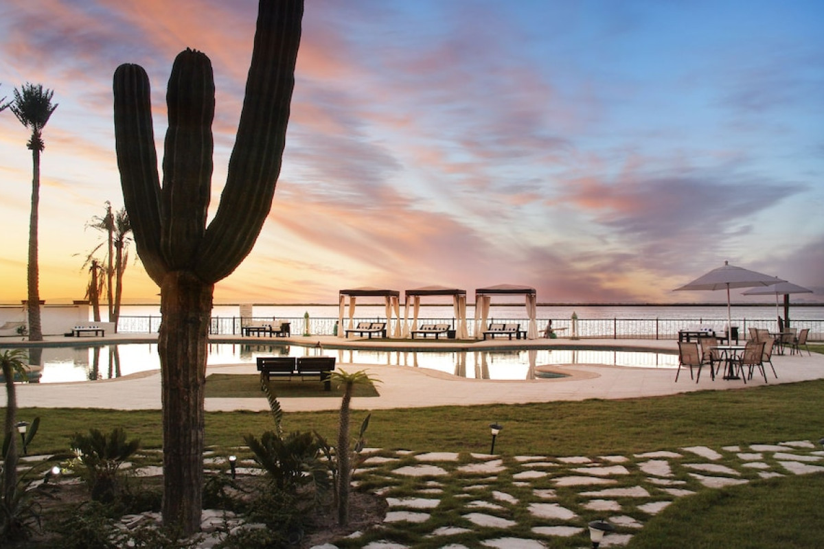 LA POSADA AND BEACH CLUB
