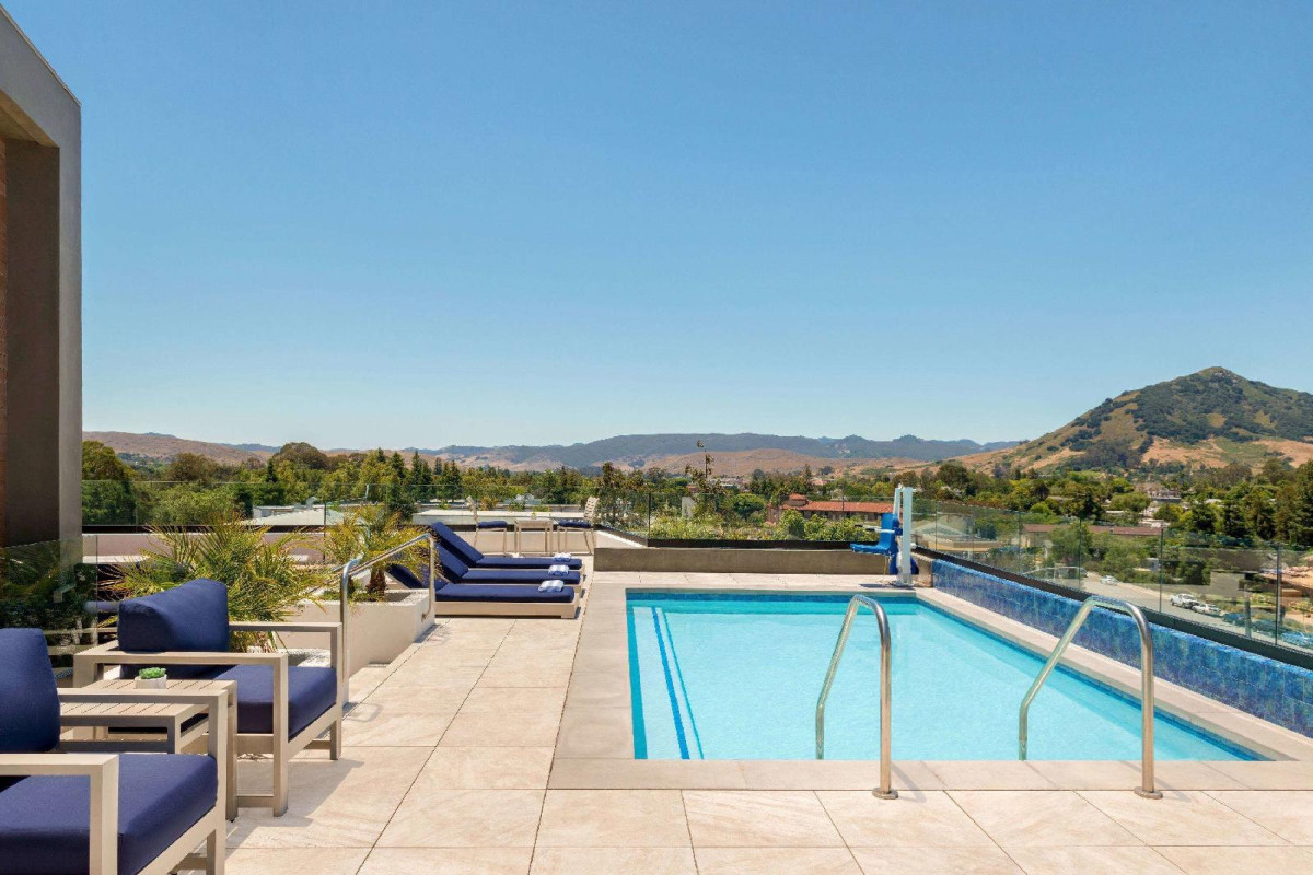 La Quinta Inn & Suites By Wyndham San Luis Obispo Downtown