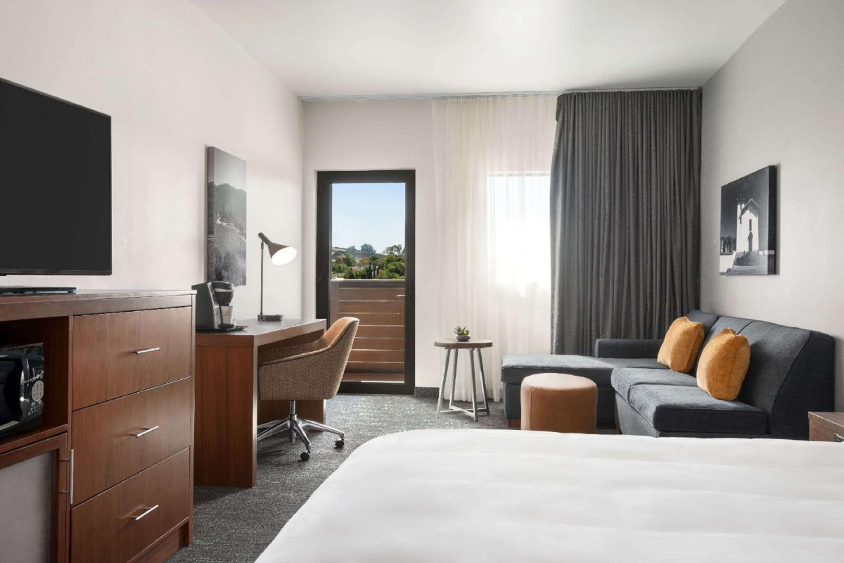 La Quinta Inn & Suites By Wyndham San Luis Obispo Downtown