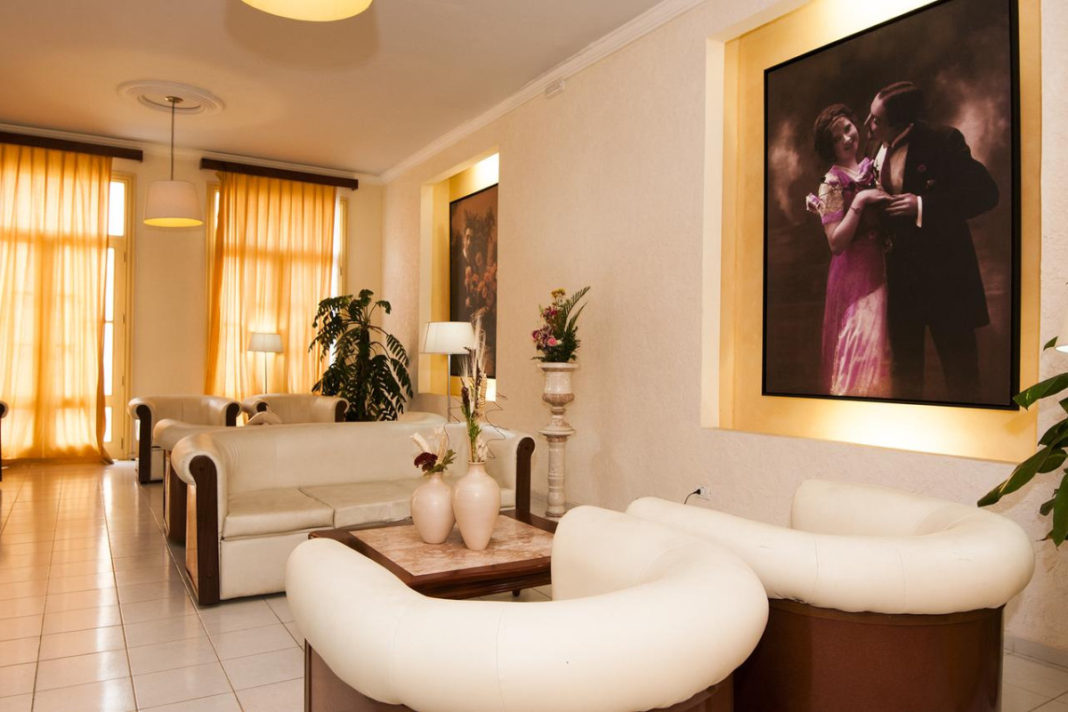 La Ronda Hotel
