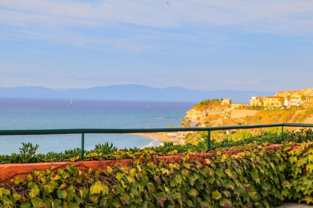 LABRANDA ROCCA NETTUNO TROPEA
