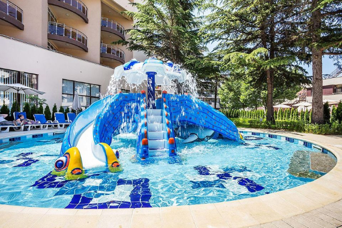 LAGUNA PARK & AQUACLUB