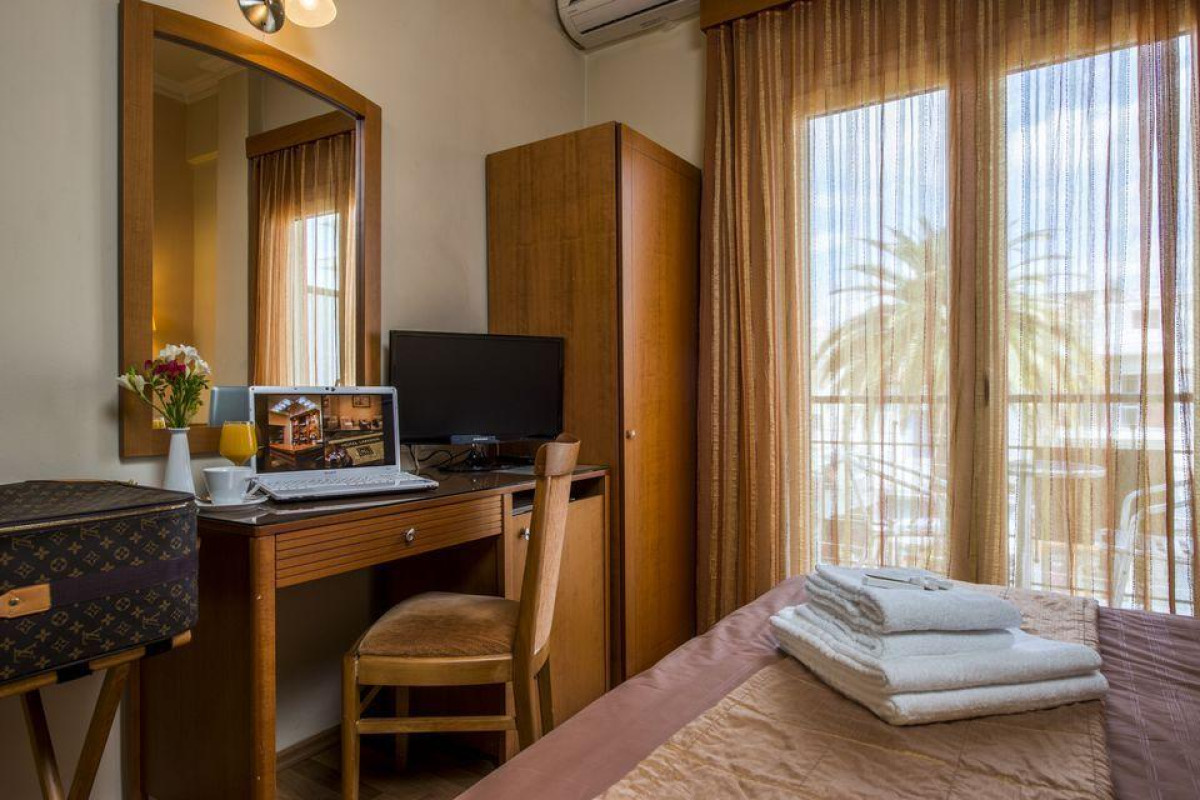 Lakonia Hotel