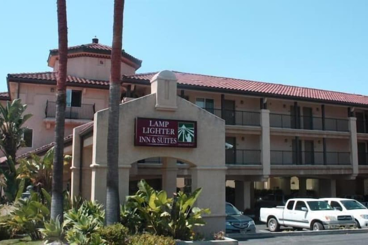 Lamplighter Inn & Suites