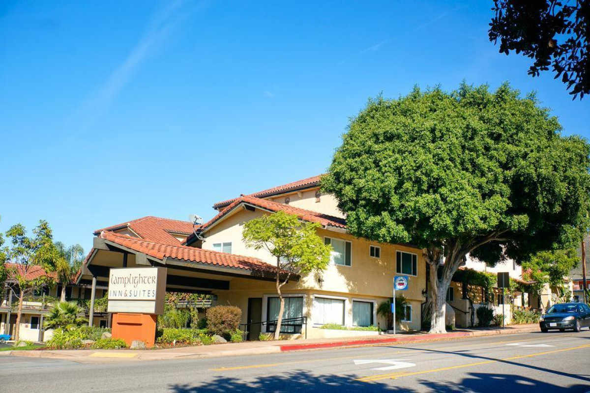 Lamplighter Inn & Suites