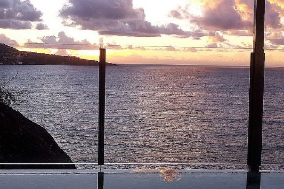 LAQUA BY THE SEA