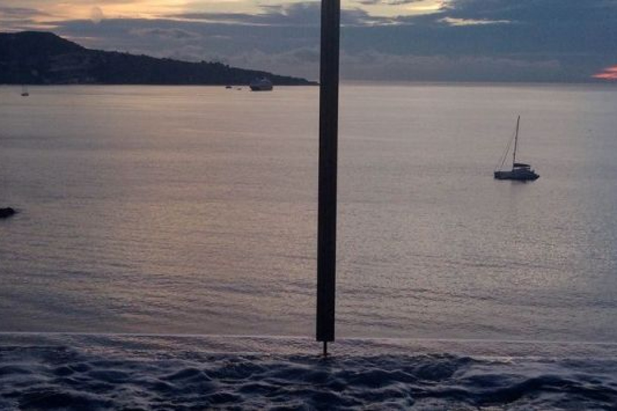 LAQUA BY THE SEA