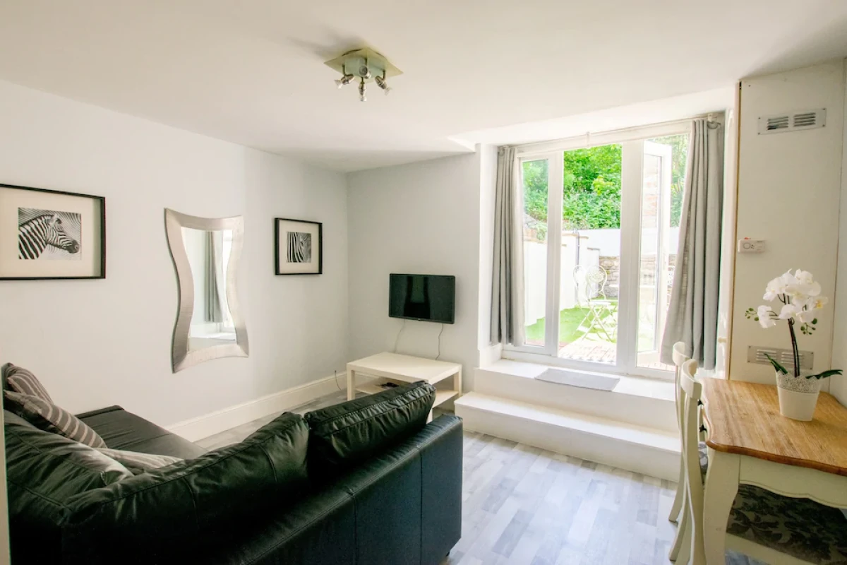 Large Garden Apartment Central Bristol