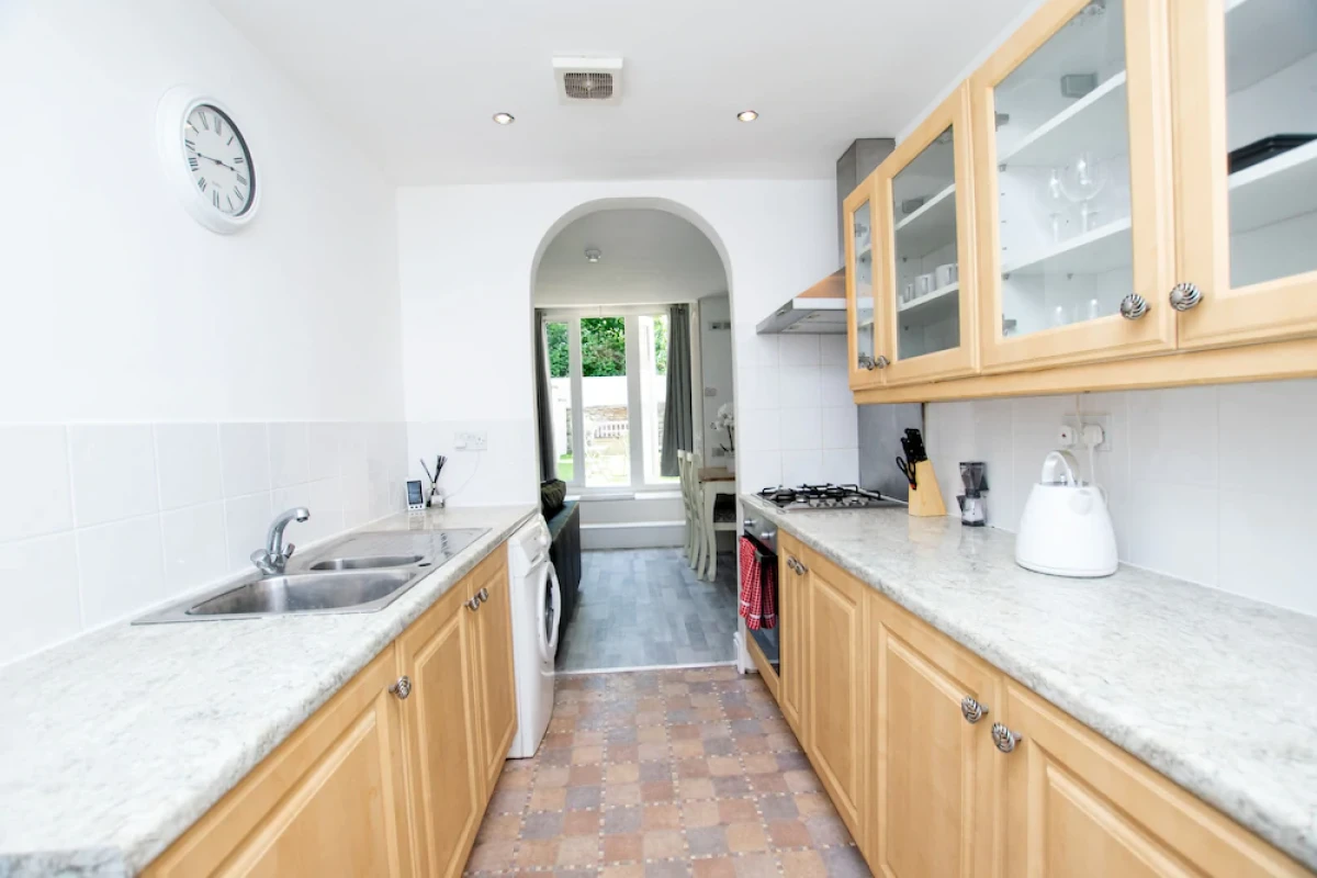 Large Garden Apartment Central Bristol
