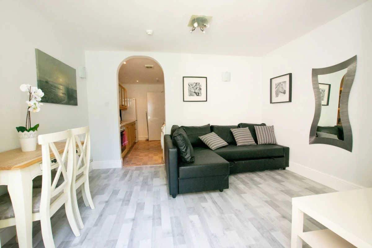 Large Garden Apartment Central Bristol