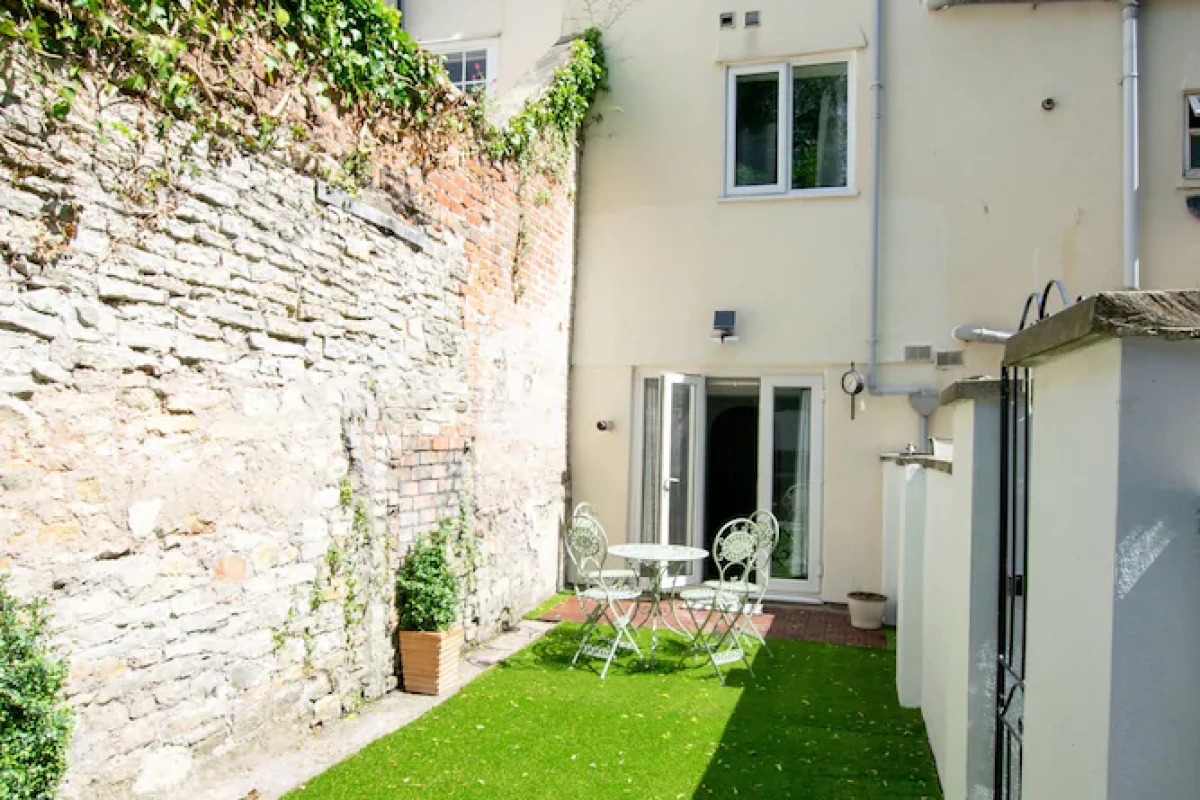 Large Garden Apartment Central Bristol