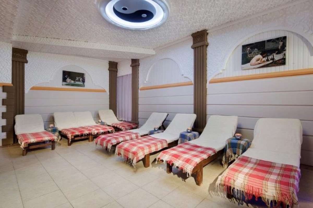 LARISSA HOLIDAY BEACH CLUB