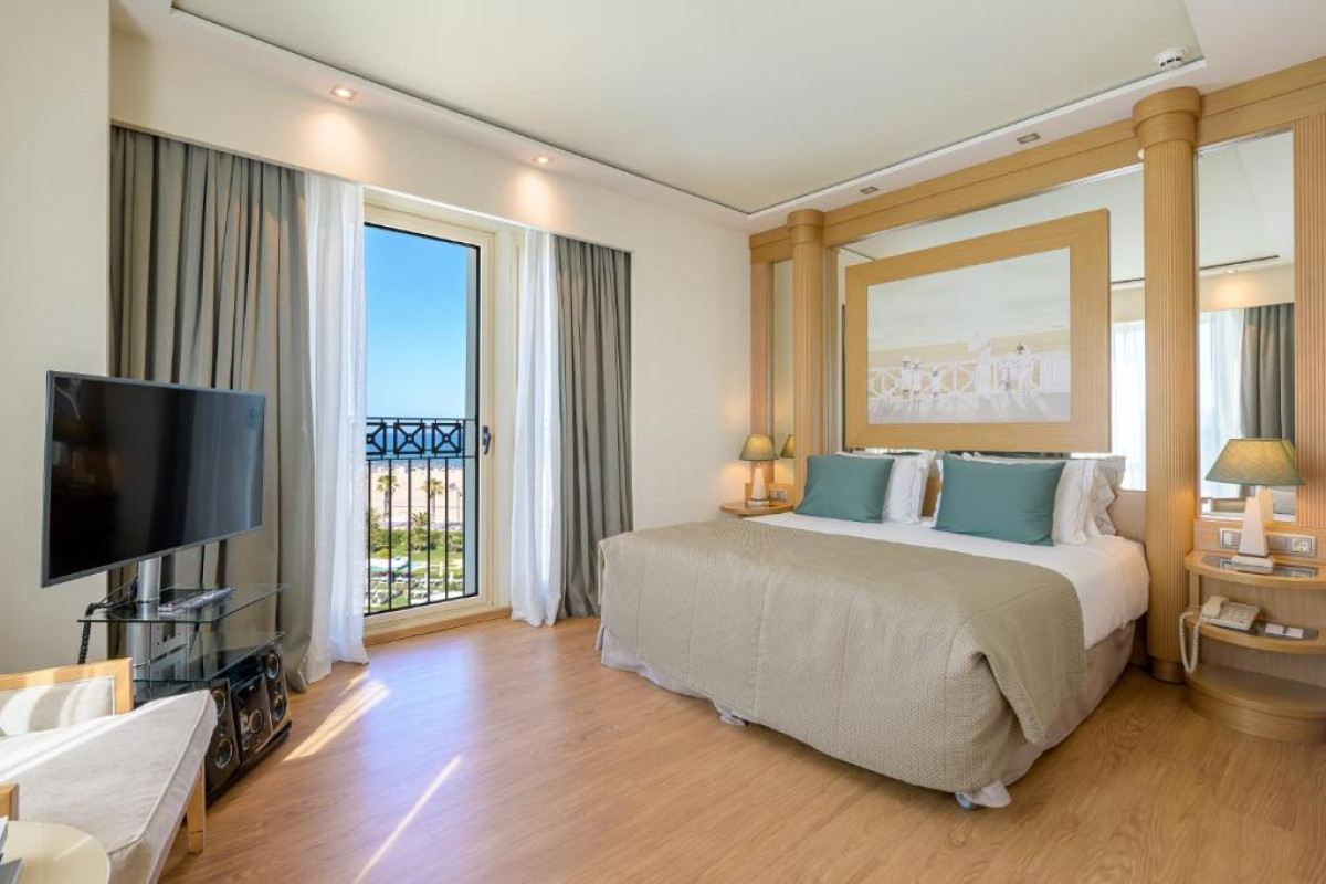 Las Arenas Balneario Resort