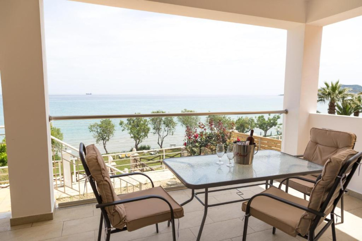 LAURA BEACH HOUSE