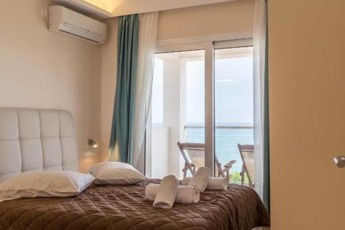 LAURA BEACH HOUSE
