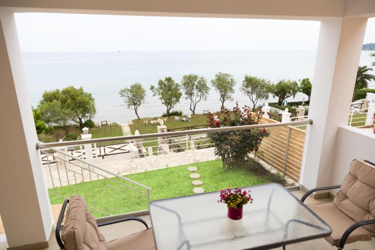 LAURA BEACH HOUSE