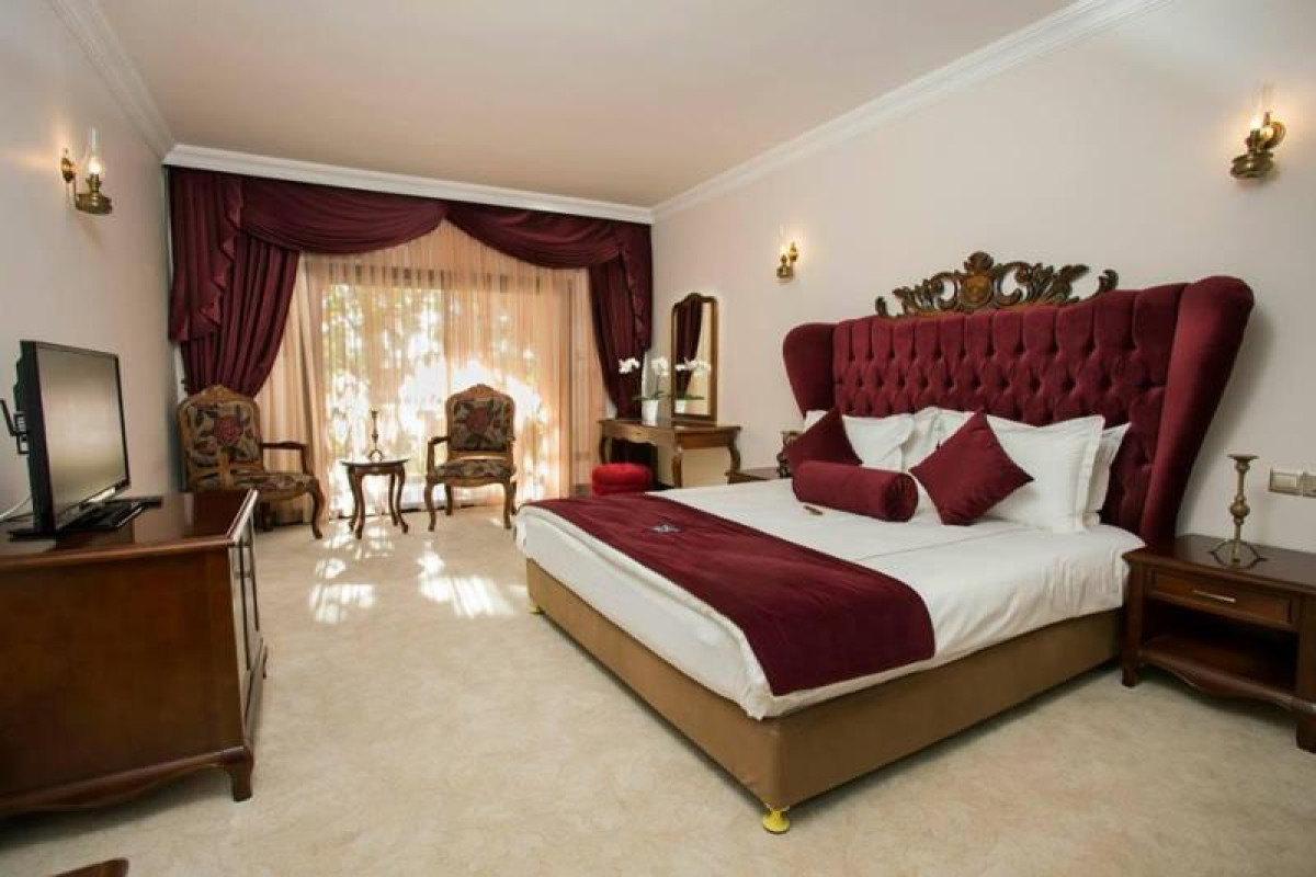 LE CHATEAU LAMBOUSA HOTEL