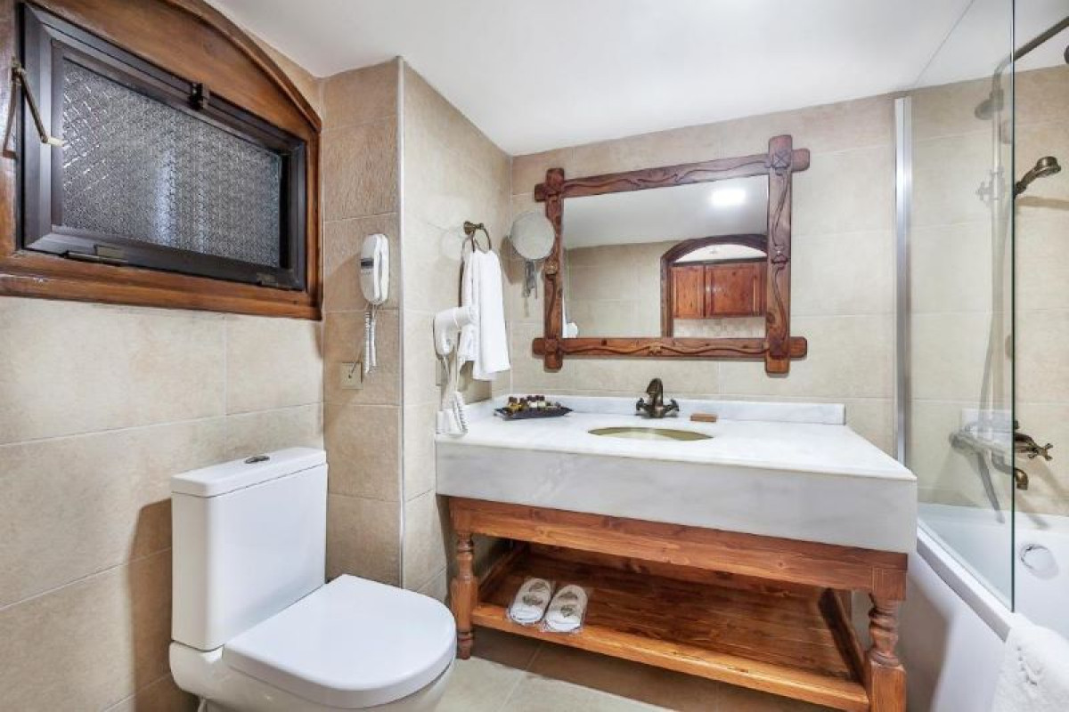 LE CHATEAU LAMBOUSA HOTEL