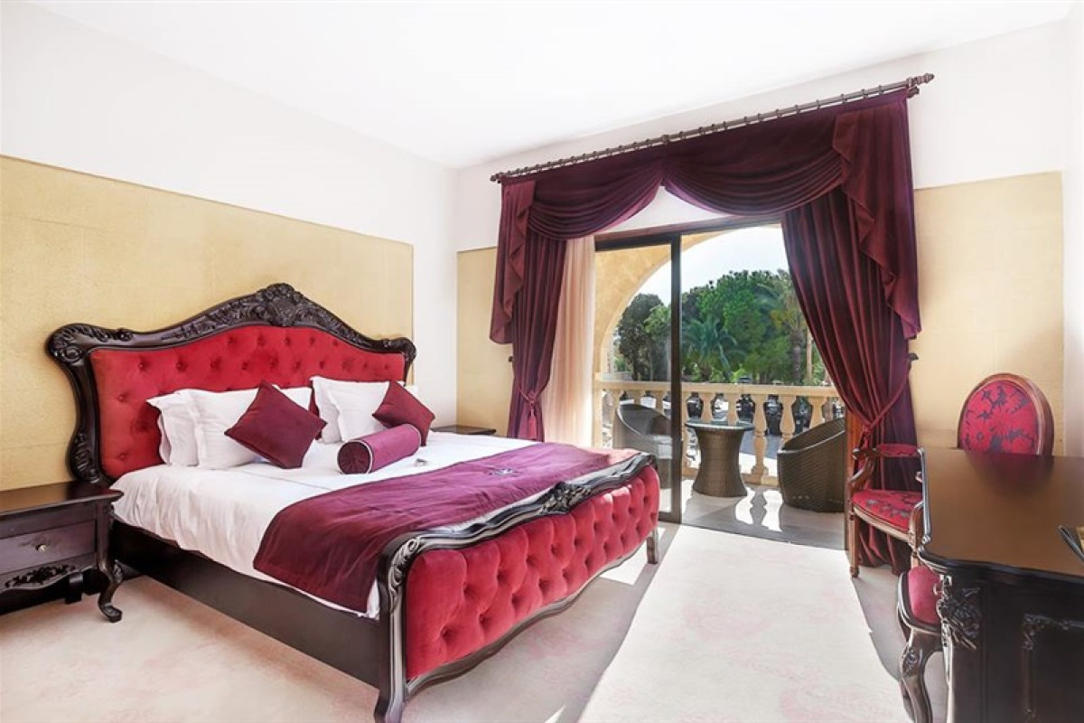 LE CHATEAU LAMBOUSA HOTEL