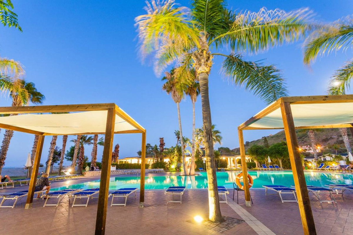 LE DUNE BEACH CLUB