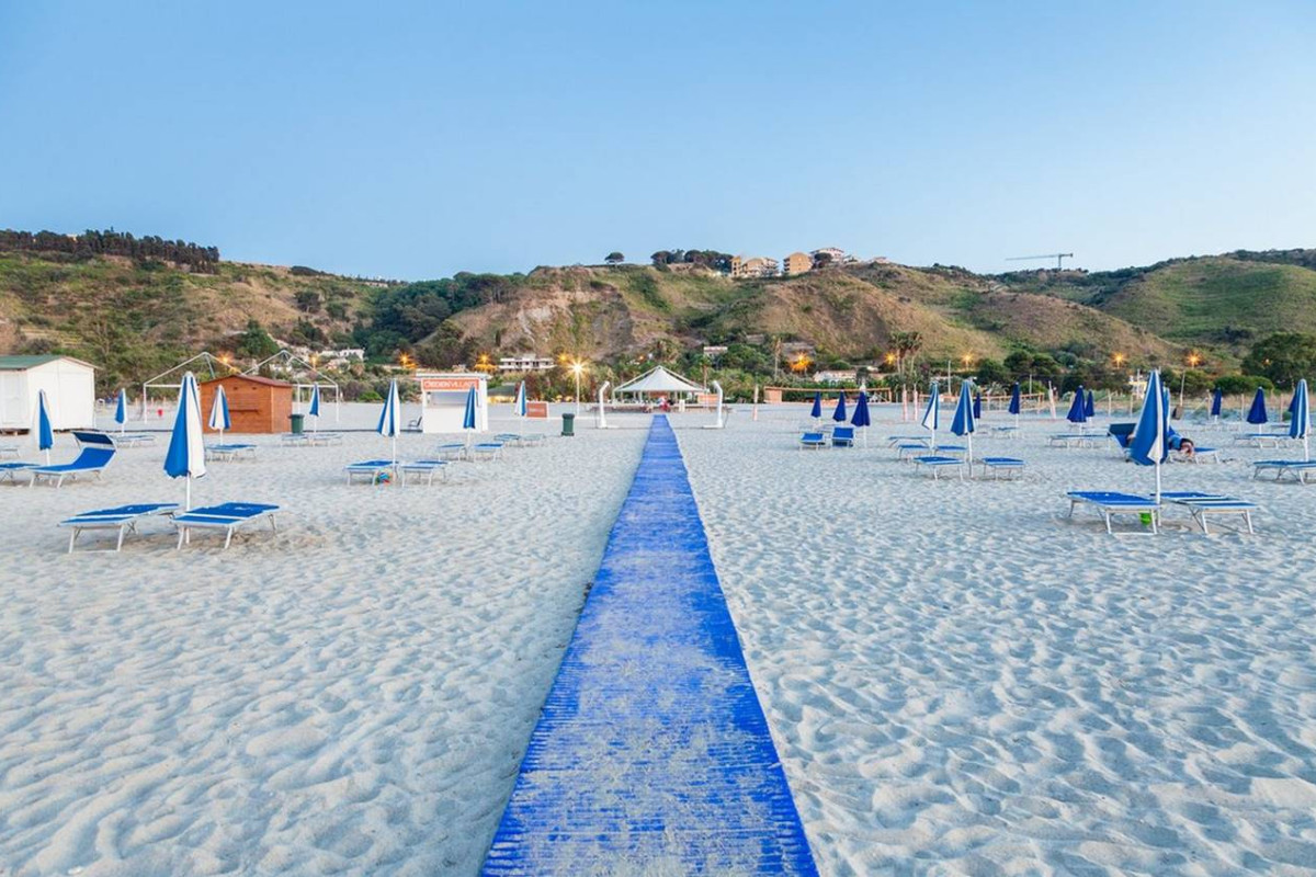 LE DUNE BEACH CLUB