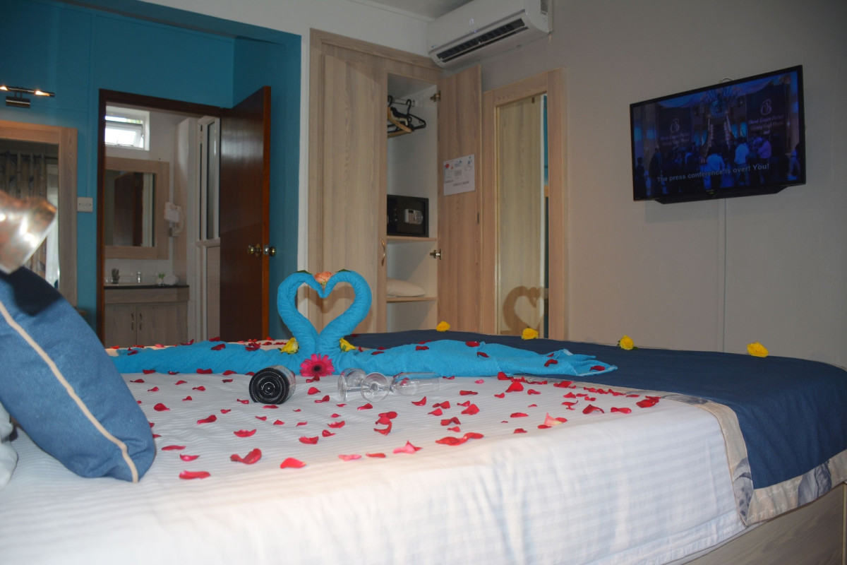 LE GRAND BLEU HOTEL