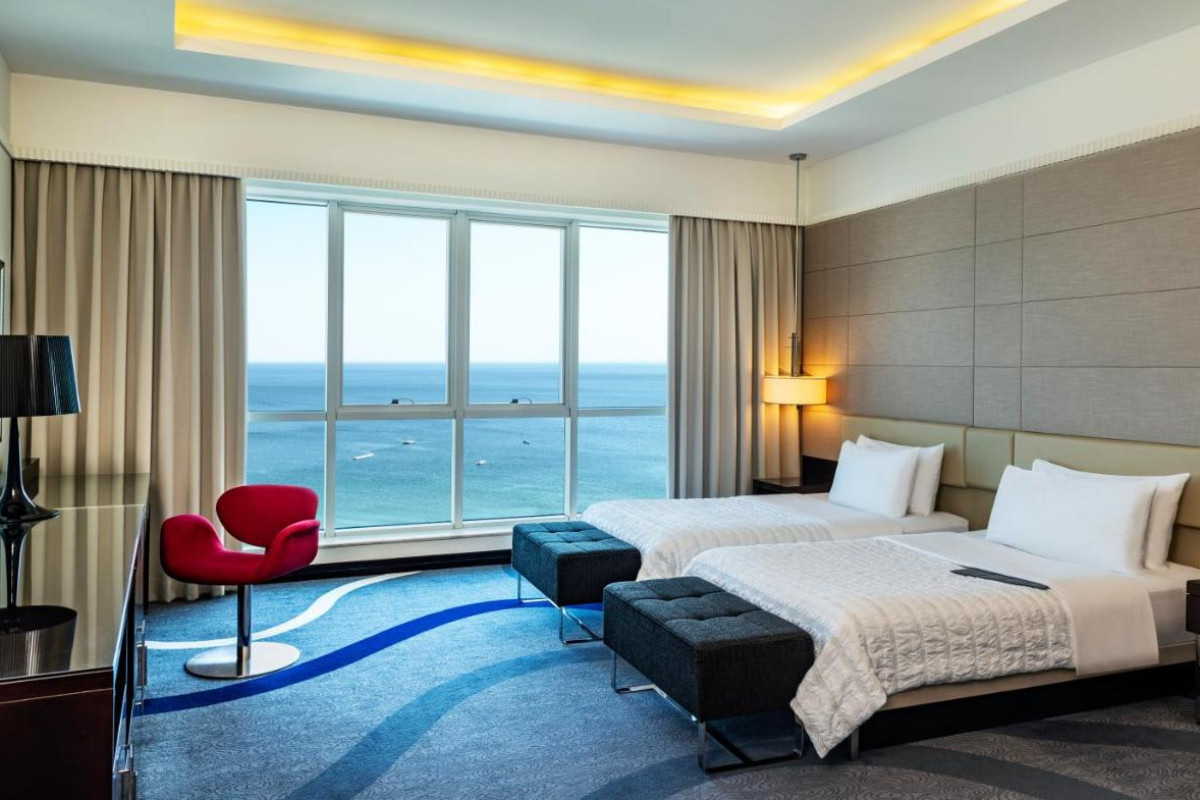 Le Meridien Al Aqah Beach Resort