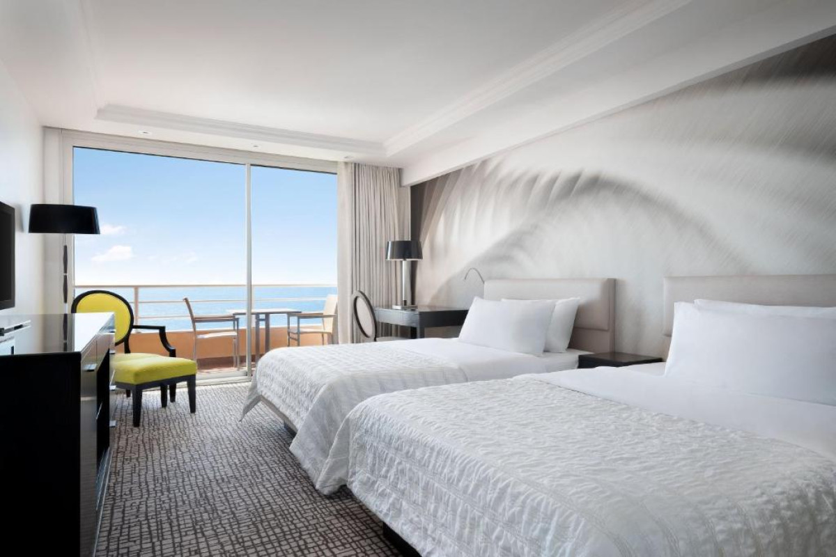 Le Meridien Beach Plaza