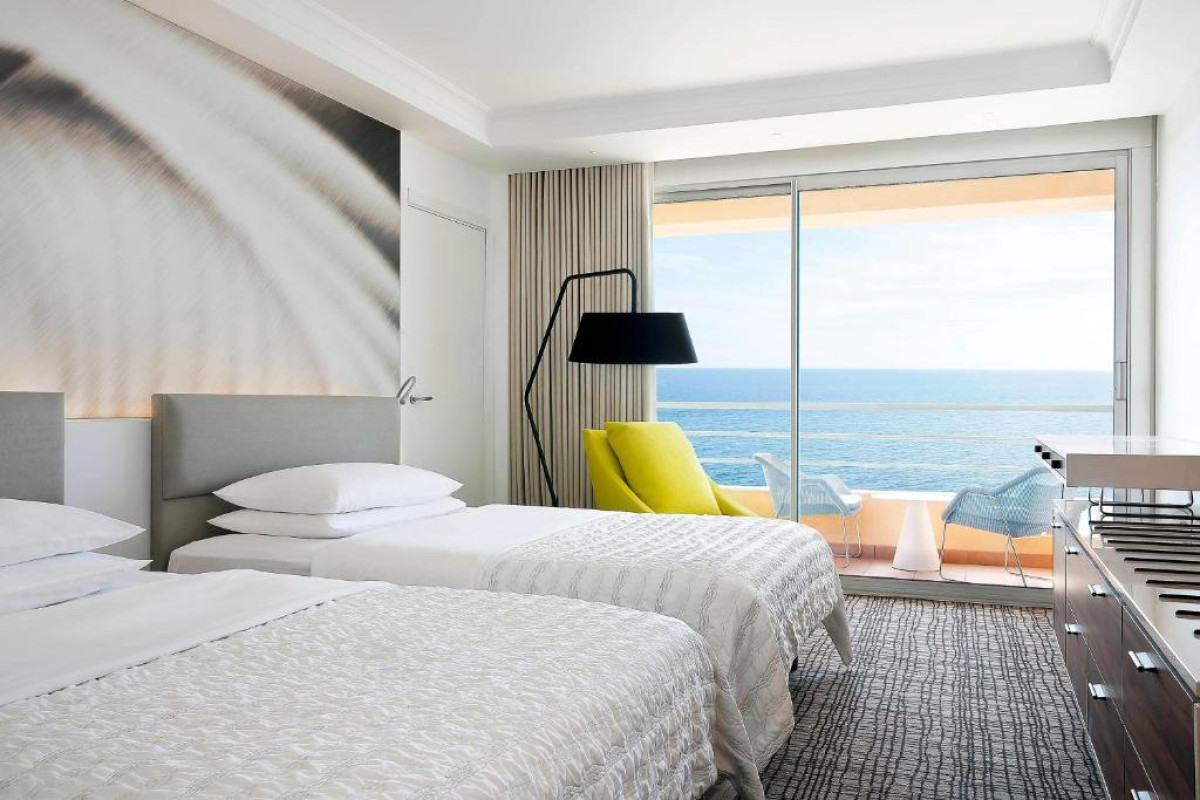 Le Meridien Beach Plaza
