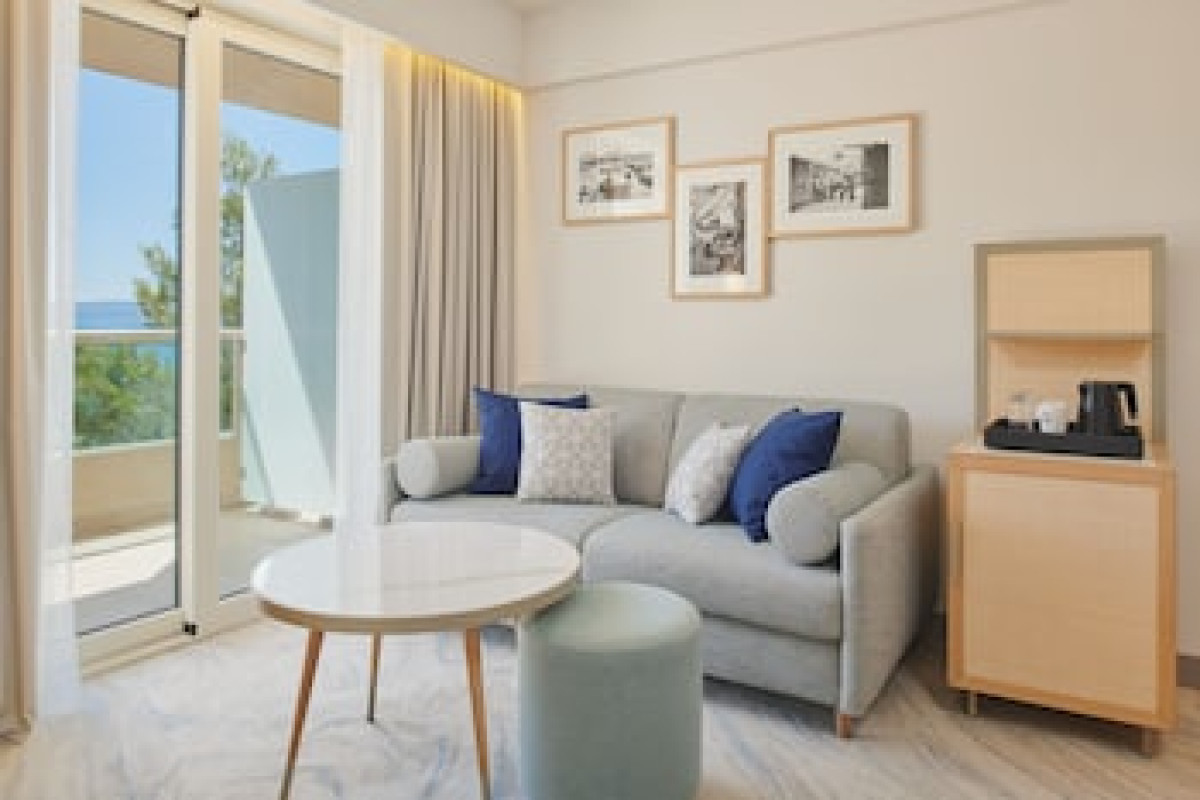 LE MERIDIEN LAV SPLIT